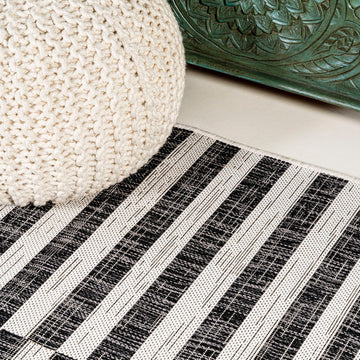 Sukie Modern Offset Stripe Indoor/outdoor Area Rug